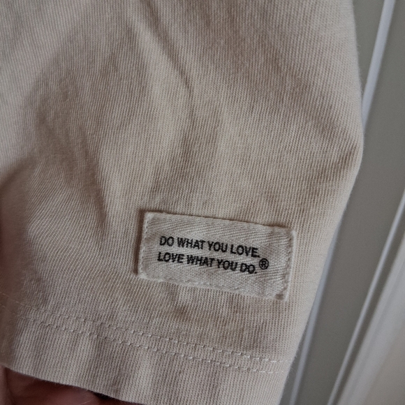 Life is Good Women’s Cream V-Neck Crusher Graphic Tee 100 % Cotton SZ XL - Picture 3 of 7